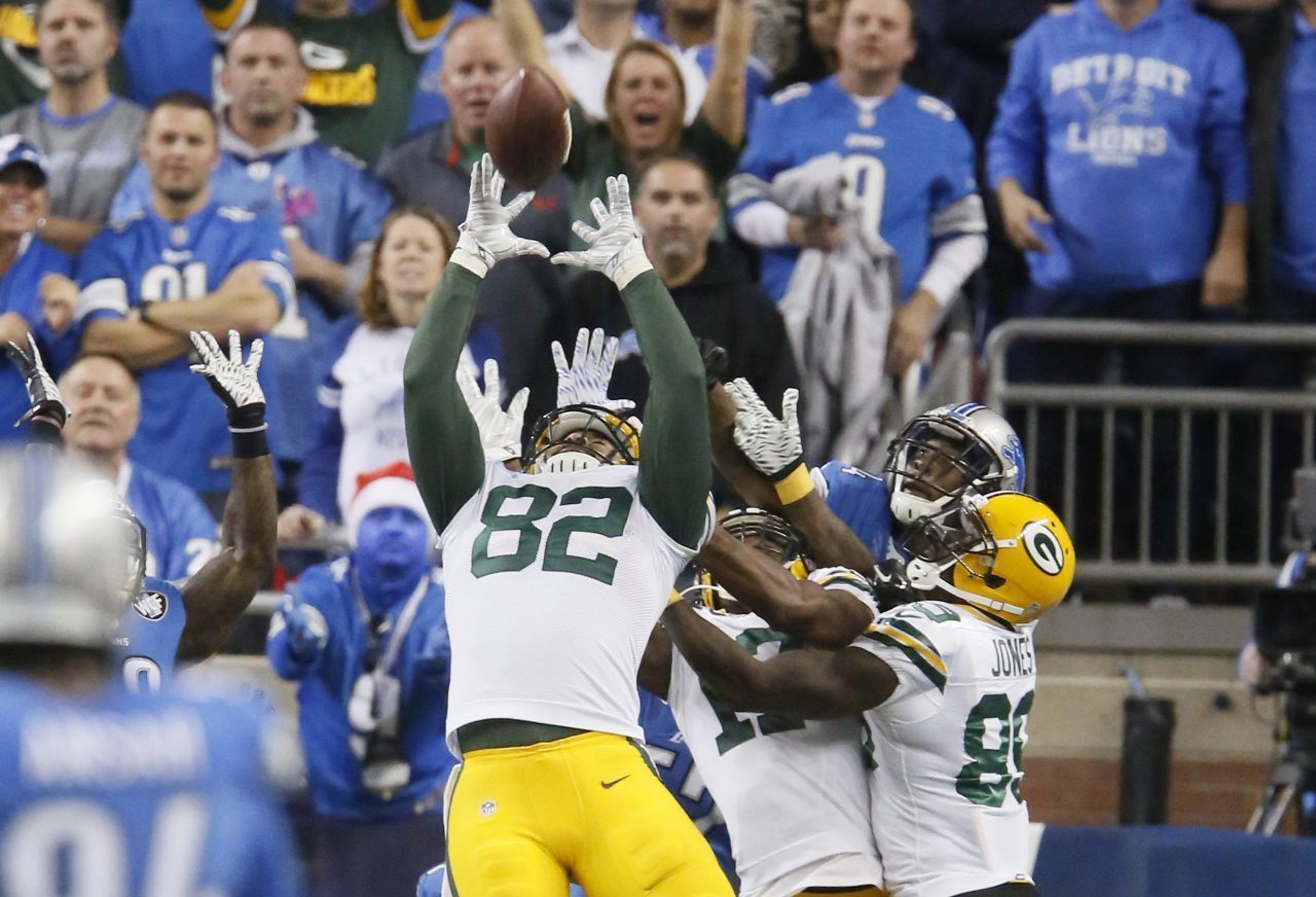 hail-mary-aaron-rodgers-heaves-61-yard-td-pass-to-lead-packers-past