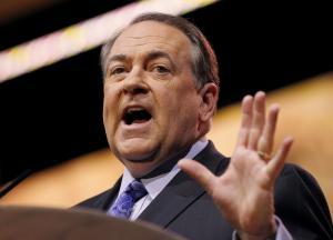 Huckabee: 'My money on' Trump amid Clinton sexism feud