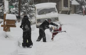Denver snowstorm leaves at least one dead, prompts school closures