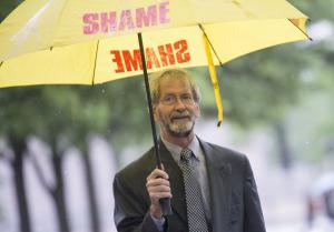 Pilot who landed gyrocopter near U.S. Capitol running for Congress