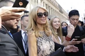 Paris Hilton bares backside for Paper magazine