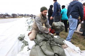 Midwest Weather: Missouri governor Nixon warns of 'historic' water levels to rival Great Flood of '93