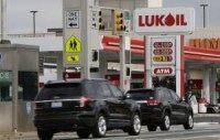 Average gas price hovers near $2 per gallon, lowest since 2009