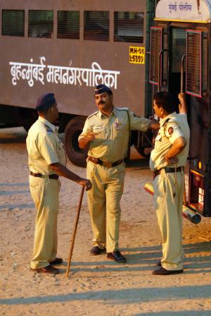 Indian police kill 2 suspected terrorists on Pampore highway