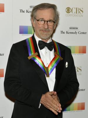 First teaser trailer released for Steven Spielberg's 'The BFG'