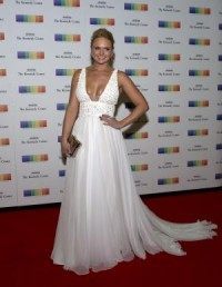 Miranda Lambert is following Gwen Stefani on Twitter