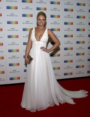 Miranda Lambert is following Gwen Stefani on Twitter