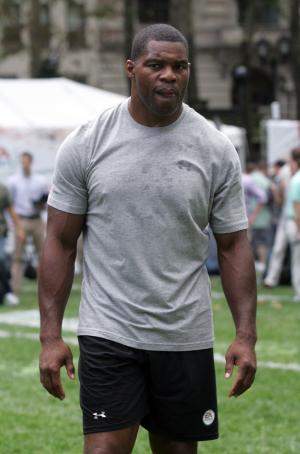 Herschel Walker stands up for Donald Trump