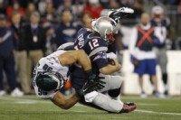 Patriots fan gives beer to Eagles' Connor Barwin