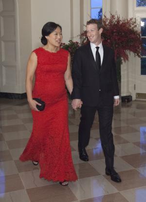 Mark Zuckerberg shares photo of baby Maxima