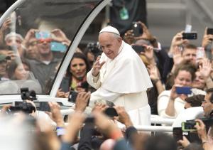 #PopeBars sees Pope Francis reciting rap lyrics