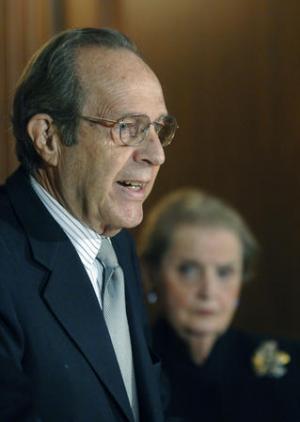 U.S. considered surgical air strikes against North Korea, William Perry says