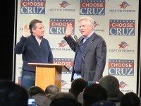 Glenn Beck Administers ‘Presidential Oath of Office’ to Ted Cruz In Iowa