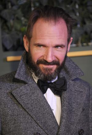 Ralph Fiennes stars in new 'Hail, Caesar!' trailer