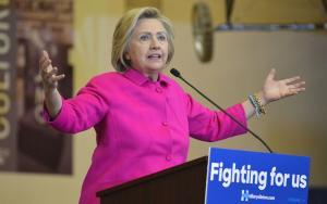 Hillary Clinton talks selfies and 'Saturday Night Live' on 'Ellen'