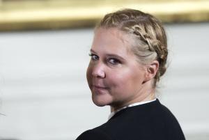 Amy Schumer denies meeting new boyfriend on dating app