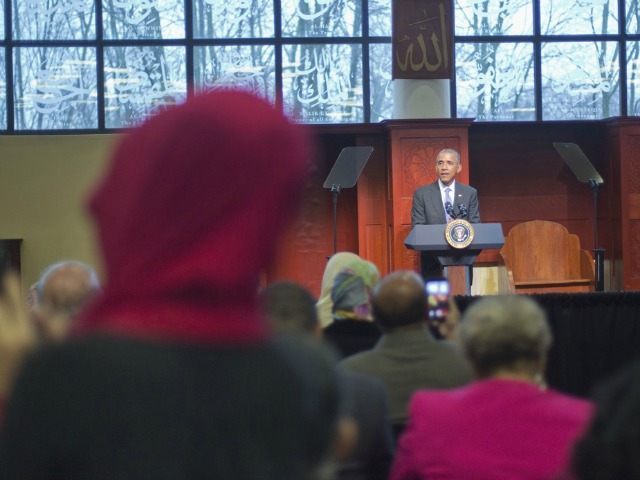 Obama Mosque Visit Pablo Martinez Monsivais AP