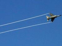 US forces have conducted air strikes against the Islamic State group in Libya, a US official says