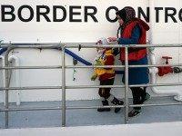 A woman and her child disembarks from a Norwegian Frontex  vessel at the port of Mytilene in the island of Lesbos , on March 16, 2016. The Nowergian vessel  saved some 250 refugees and migrants who attempted  the perilious crossing from Turkey to the Greek island on Lesbos
 European leaders scrambled Wednesday to salvage an under-fire deal with Turkey to ease the migrant crisis with a round of shuttle diplomacy on the eve of a crunch summit. / AFP / STR        (Photo credit should read STR/AFP/Getty Images)