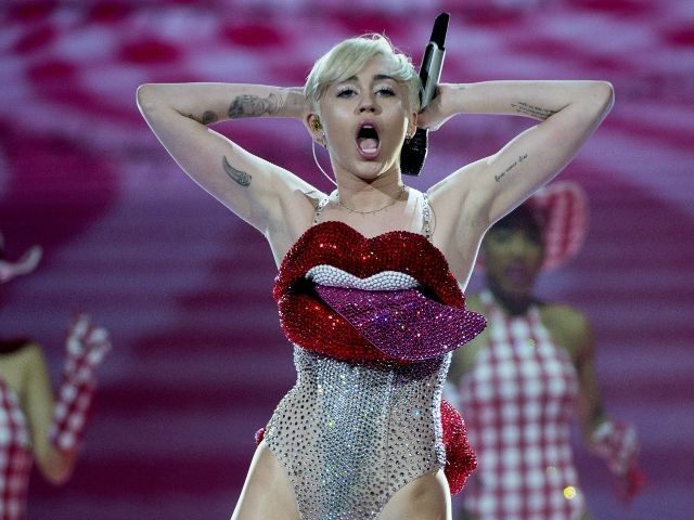 Miley-tongue-Getty-640x480