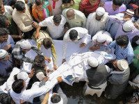 INDIA, GREATER NOIDA : TOPSHOT - Mourners carry the body of an Indian girl, who was raped and set on fire, during her funeral in Greater Noida near the Indian capital New Delhi on March 9, 2016. A 16-year-old Indian girl who was raped and then set on fire on the roof of her home has died, police said March 9, the latest in a string of horrific sexual crimes in India. / AFP / STRINGER