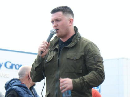 Tommy Robinson Arrested for Contempt of Court After Trying to Film Alleged Rapists Outside Canterbury Court