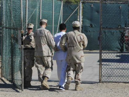 Reports: Obama to Liberate Up to 24 Prisoners from Guantánamo