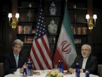 U.S. Secretary of State John Kerry (L) meets with Iran's Foreign Minister Mohammad Javad Zarif in Manhattan, New York City, U.S., April 22, 2016. REUTERS/BRENDAN MCDERMID
