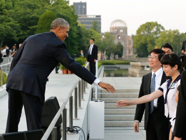 Obama in Hiroshima (Kimimasa Mayama / AFP / Getty)