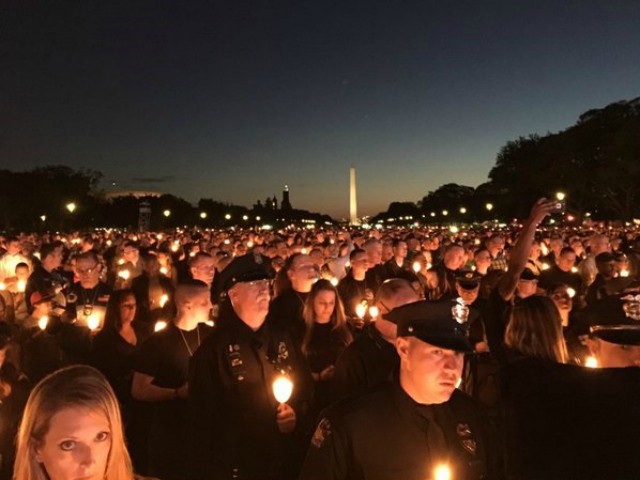 Thousands Gather On National Mall To Honor Fallen Police Officers Breitbart 8980