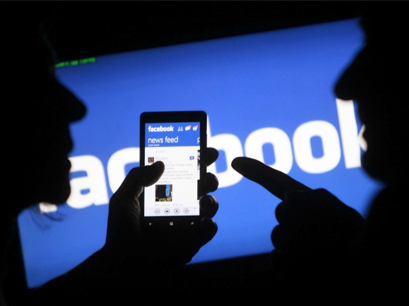 Report: Angry Mob Forces Suspension of Bangladesh Teacher over Facebook 'Like' - Breitbart News