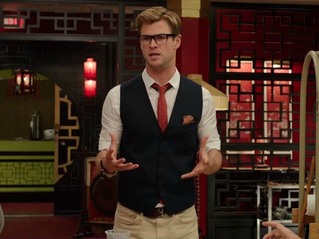 Washington Post Gripes over Chris Hemsworth Upstaging Female 'Ghostbusters' Cast - Breitbart News