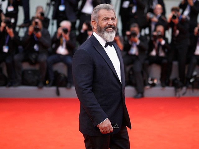 Mel Gibsons Hacksaw Ridge Draws 10 Minute Standing Ovation In Venice Breitbart 2264