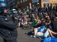 Activists from the Blockupy movement stage a sit down in front of the ministry for works and pension in Berlin on September 2, 2016. 
Hundreds of demonstrators walked from two locations in central Berlin converging at the ministry in Berlin's Wilhelm strasse to protest the German governments asylum policy.  / AFP / Odd ANDERSEN        (Photo credit should read ODD ANDERSEN/AFP/Getty Images)
