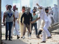 Indian Kashmiri protesters clash with Indian government forces during the Muslim festival of Eid-ul-Adha during a curfew in Srinagar on September 13, 2016