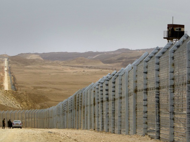 israel-egypt-border-fence.jpg