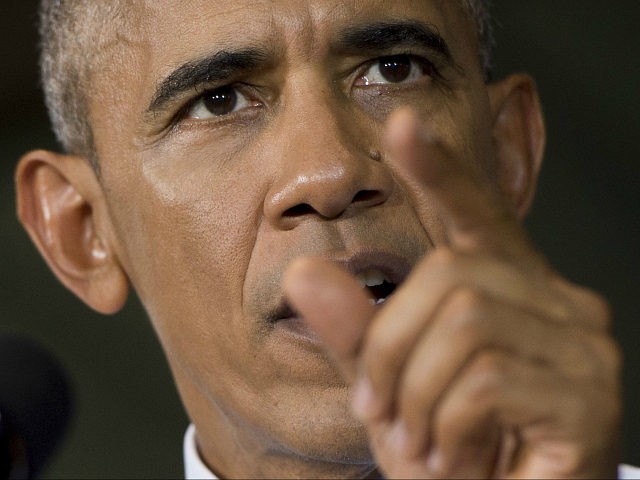 US President Barack Obama speaks to US troops at Fort Lee, Virginia, September 28, 2016. The United States will send about 600 extra troops to Iraq to train local forces for an offensive on the Islamic State group stronghold of Mosul, Defense Secretary Ashton Carter said. / AFP / SAUL LOEB (Photo credit should read SAUL LOEB/AFP/Getty Images)