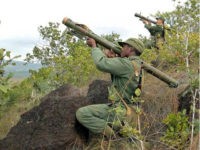 Cuban soldiers exercise whit their SA-14 Gremlin antiaircraft missile launcher in Camaguey, Cuba, 14 December 2004, during "Bastion 2004" (Stronghold 2004) maneuvers which is the biggest military exercises in almost 20 years, with 400,000 reservists joining regular forces. The authorities say that the maneuvers are to deter a US invasion. AFP PHOTO/AIN/Rodolfo BLANCO RODOLFO BLANCO / AFP