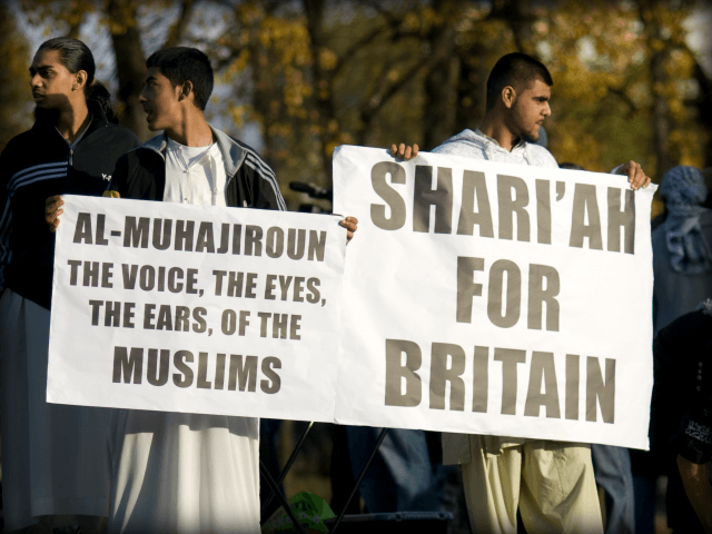 A_public_demonstration_demanding_Sharia_in_Britain-640x480.png