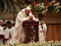 Pope Francis prays during a mass on Christmas eve marking the birth of Jesus Christ on December 24, 2016 at St Peter's basilica in the Vatican. / AFP / ANDREAS SOLARO (Photo credit should read ANDREAS SOLARO/AFP/Getty Images)