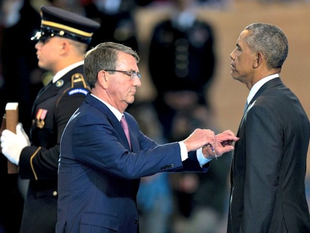 Obama-Distinguished Public Service Medal-Getty