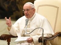 Pope Francis speaks to the faithful during his general audience in Aula Paolo VI on January 18, 2017 at the Vatican. / AFP / ANDREAS SOLARO (Photo credit should read ANDREAS SOLARO/AFP/Getty Images)