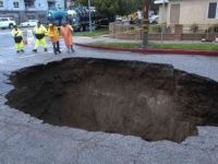 Sinkhole Los Angeles (Ringo H.W. Chiu / Associated Press)