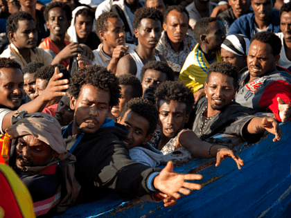 Hundreds of Migrants Reach Spain Over Weekend, Austria Calls for EU Border Forces to Deploy in North Africa