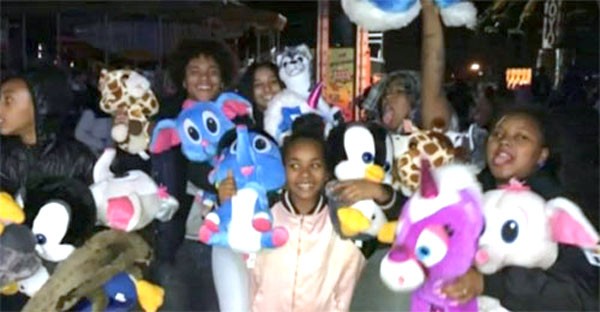 Mob of teens Rampage Through Oakland Carnival, Stealing Prizes