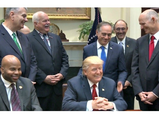 Donald Trump Signs Bill to Extend Veterans Choice Program - Breitbart News