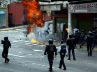 Opposition supporters clash with police during protests against unpopular leftist President Nicolas Maduro in San Cristobal, Venezuela April 19, 2017. REUTERS/Carlos Eduardo Ramirez