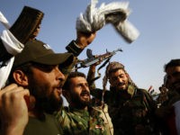 ZARQA, IRAQ - OCTOBER 31: Iraq's Popular Mobilization Units, or Hashd al Shaabi, chant before going into battle as they fight alongside Iraq Army forces during the offensive to liberate Mosul from ISIS October 31, 2016 in Zarqa, Iraq. Critics fear the Shiite militias will overstep, abusing their power and stoking the very sectarian tensions that gave rise to the Islamic State. (Photo by Carolyn Cole/Los Angeles Times via Getty Images)