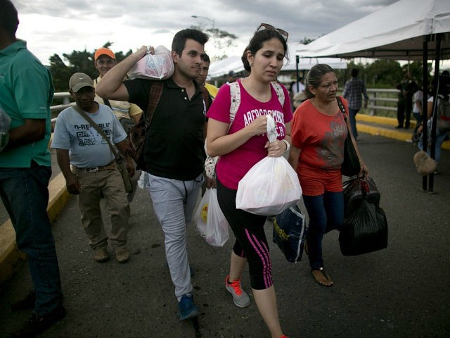 venezuelans-cross-colombian-border-file-
