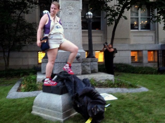 confederate-statue-pulled-down-AP-640x48